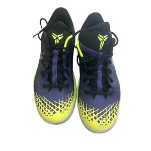 Size 10.5 - Nike Zoom Kobe Venomenon 4